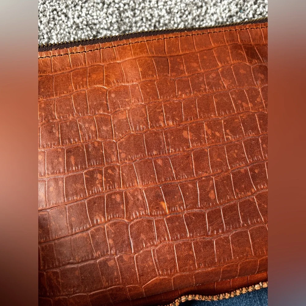 Lyons leather Queen Bees and wallets - Picture 5 of 16